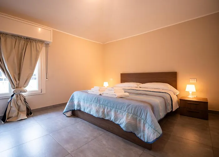 Porta Galileo L Comfort & Parking Gæstehus Parma