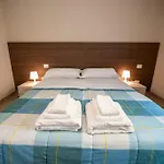 Porta Galileo L Comfort & Parking パルマ