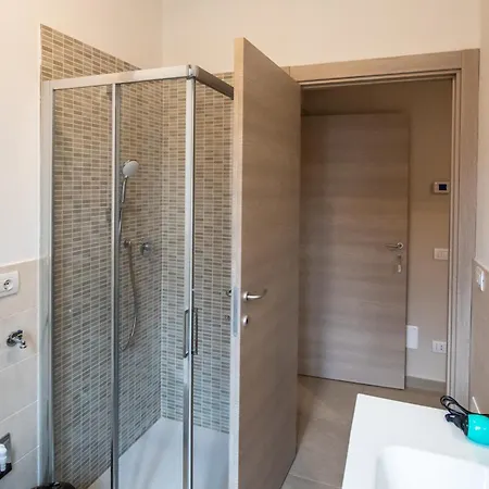 Ospedale A 350m Centro A 900m L Matrimoniali Con Bagno Privato L Parcheggio Self Check Guest house Parma