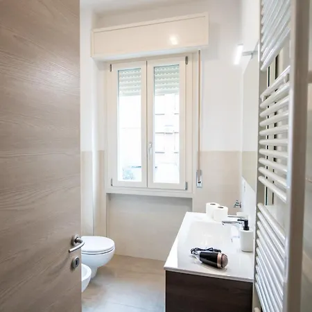 Ospedale A 350m Centro A 900m L Matrimoniali Con Bagno Privato L Parcheggio Self Check * Parma