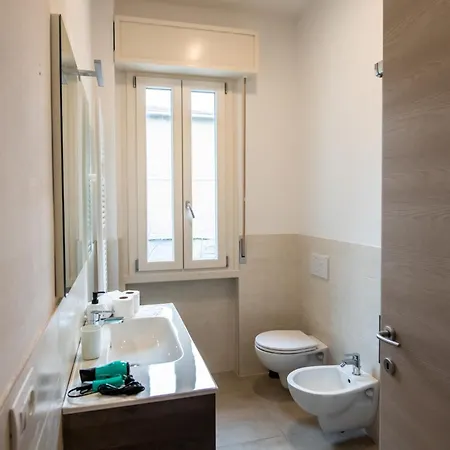Ospedale A 350m Centro A 900m L Matrimoniali Con Bagno Privato L Parcheggio Self Check Guest house