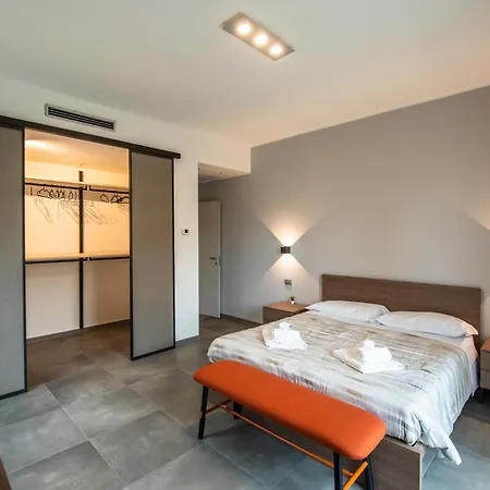 Ospedale A 350m Centro A 900m L Matrimoniali Con Bagno Privato L Parcheggio Self Check Guest house Parma