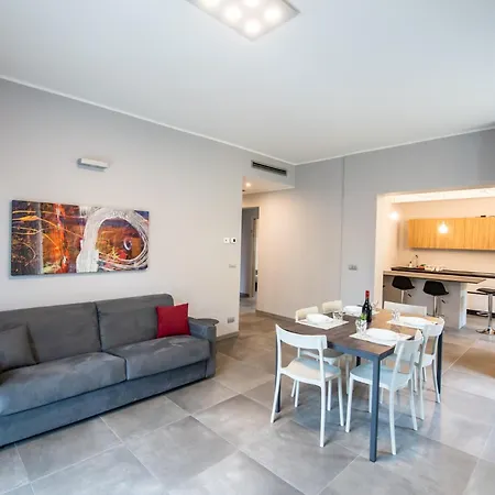 Ospedale A 350m Centro A 900m L Matrimoniali Con Bagno Privato L Parcheggio Self Check Guest house