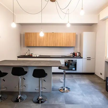 Ospedale A 350m Centro A 900m L Matrimoniali Con Bagno Privato L Parcheggio Self Check Guest house