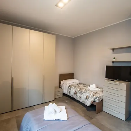 Ospedale A 350m Centro A 900m L Matrimoniali Con Bagno Privato L Parcheggio Self Check Gasthuis *